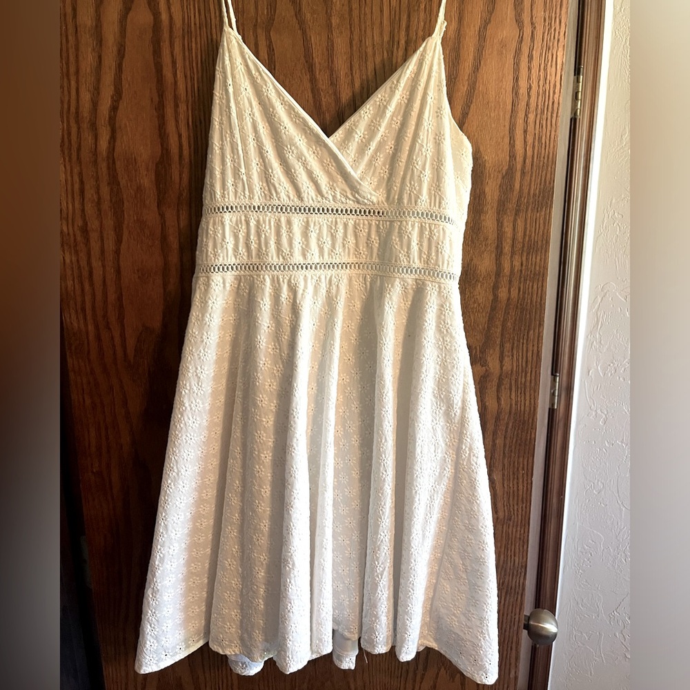 WHITE FLOWER PRINT DRESS